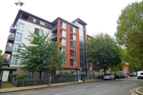 Available from 6th September, is this luxury two bedroom apartment with private parking, set within a popular development close to Bow and Mile End Stations. The property includes a a Juliette balcony