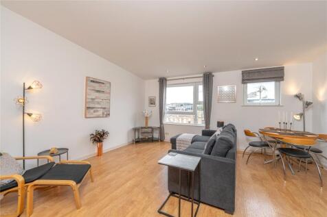 Lounge/Kitchen