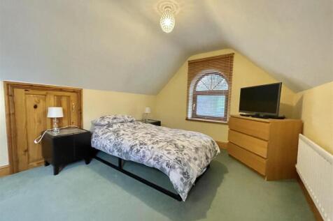 Fron Briallen attaic bed pic 2.jpg