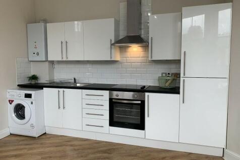 Park Estates are pleased to offer for Let this Three Double Bedroom Furnished 1st Floor flat located on Whitechapel a short walk to all city centre amenities. The property has a bright open plan Livin
