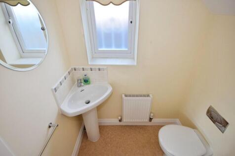 3 Bedroom House in OL12 6LZ