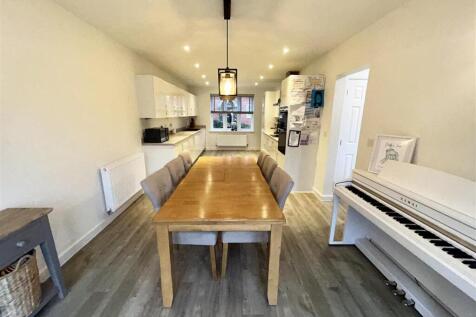 KITCHEN/ DINER/ FAMILY ROOM