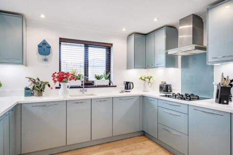 1369558-2-68ee54b...