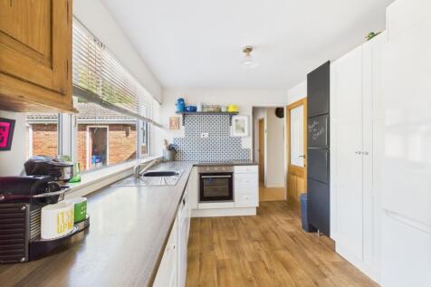 6. CAM04922G0-PR0058-STILL021