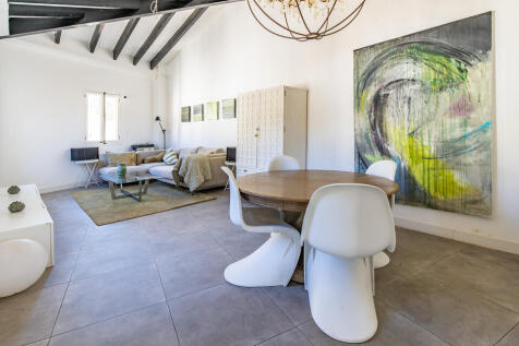 Urban townhouse with private roof terrace and views over the Tramuntana mountains, in the heart of Andratx