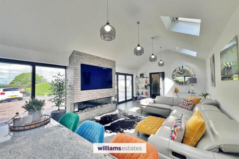 Open Plan Kitchen / Living Area