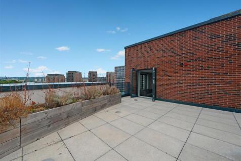 Roof Terrace / Balcony: