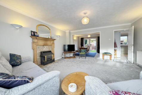71aSS Living Room