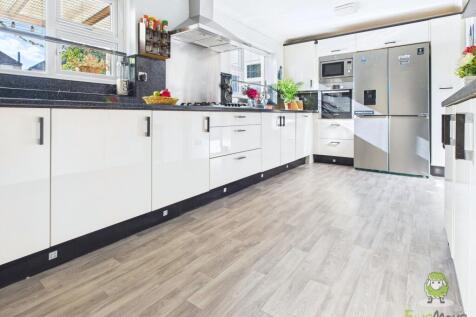 CAM01543G0-PR0159-STILL029