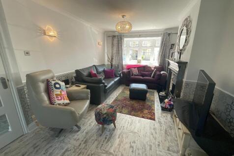 LIVING ROOM/DINER 25'6 x 11'1