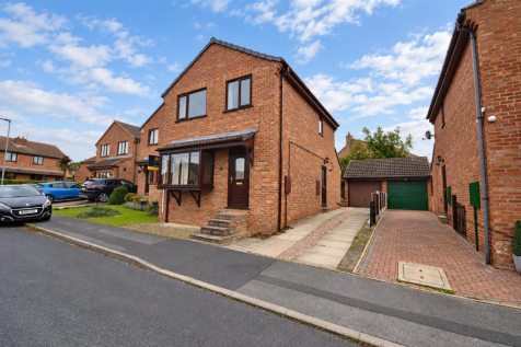 3 Bedroom Detached in WF6 2SN
