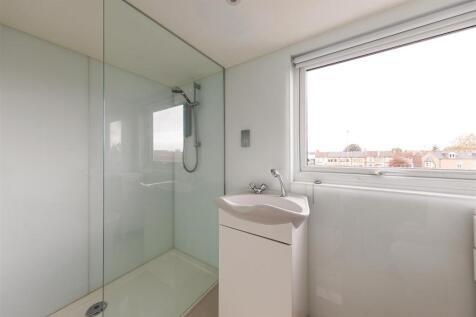 127 Norman Road E11
