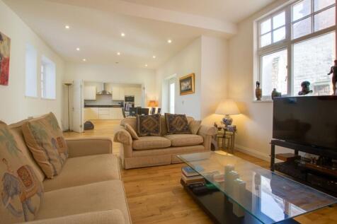 Sitting Room/Dining Room