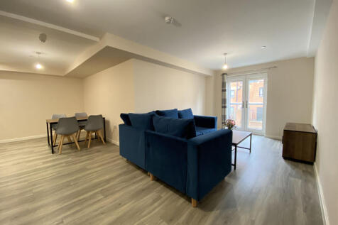A generously sized one double bedroom apartment at the Belltower House Development located on the edge of Hulme and within walking distance to Deansgate, Deansgate Train Station and Cornbrook Metrolin
