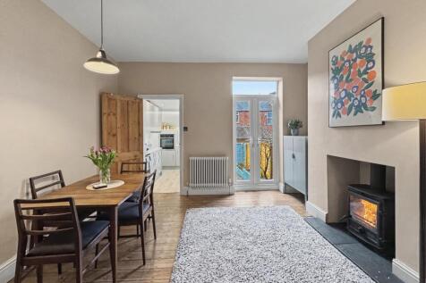 2 bed, 1 bath Terraced in Manchester - Photo 6
