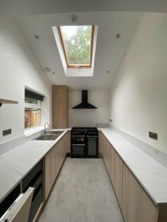 6 Bedroom Terraced in M14 6YN