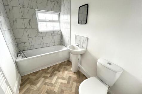 Family Bathroom.jpeg