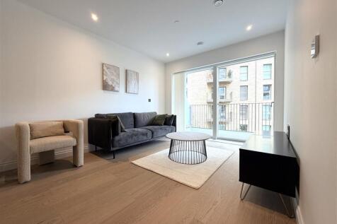 Living Area pic 3.jpeg