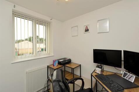 Bedroom Four / Home Office: