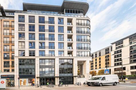 ZERO DEPOSIT AVAILABLE. LONG LET. Stylish studio flat in the popular Imperial Wharf development, featuring a bright modern decor, modern fitted kitchen, bright decor served by a floor to ceiling windo