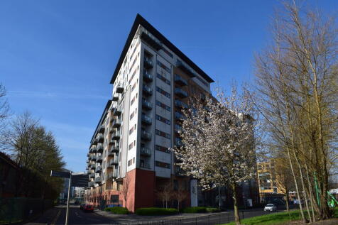 Martin & Co are pleased to offer this spacious two double bedroom apartment complete with secure parking at the highly desirable XQ7 development. Ideally located opposite Exchange Quay Metrolink Stati