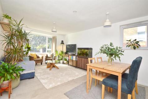 Sitting/Dining Room