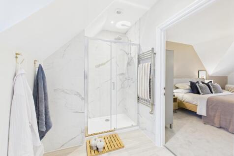 CAM02119G0-PR0505-STILL008