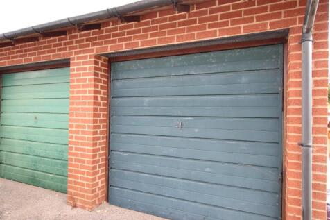 Garage - right hand side.JPG