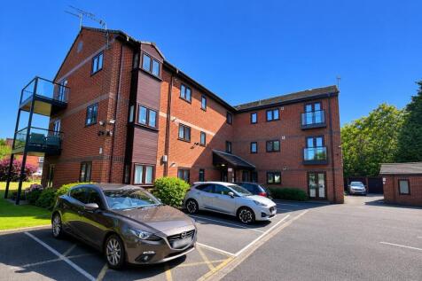 Top floor two bed apartment in Blundellsands with large living room, balcony, garage, parking, modern kitchen, storage, near Crosby Beach, village amenities, and train station. £1200PCM.