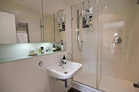 Flat 2 6 Holford Way - Bedroom 1-en suite 2