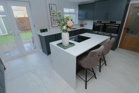 Kitchen2.JPG