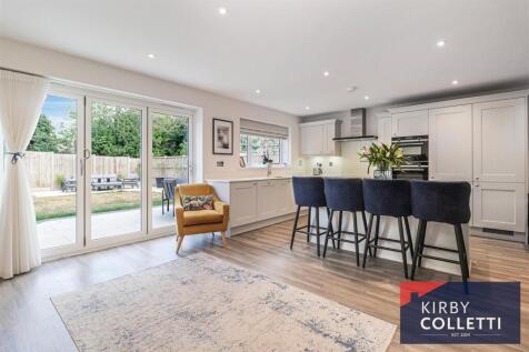 KITCHEN/FAMILY ROOM