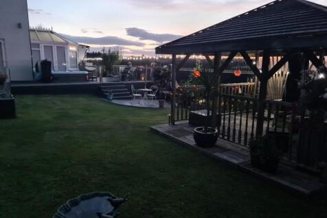 Garden & decking