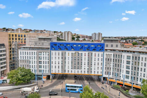 ** Zero Deposit Guarantee Available **
Available now – a modern two double-bedroom flat in Central Bristol, close to local amenities and transport links!