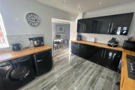 KITCHEN TO DINER