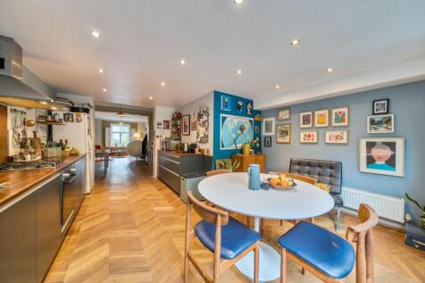 Kitchen / dining room