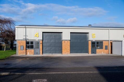 Warehouse to rent in marton in the forest
