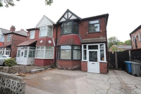 Proud to present this very light and spacious 3 bedroom semi detached house in the popular residential area of Old Trafford. Close to all local amenities and transport links to city centre and Manches