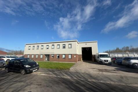 Distribution Warehouse to rent in garforth