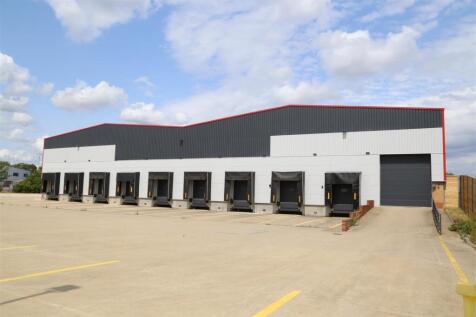 Distribution Warehouse to rent in dewsbury