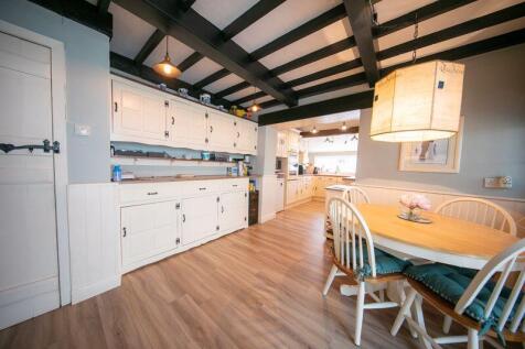 Kitchen & breakfast room