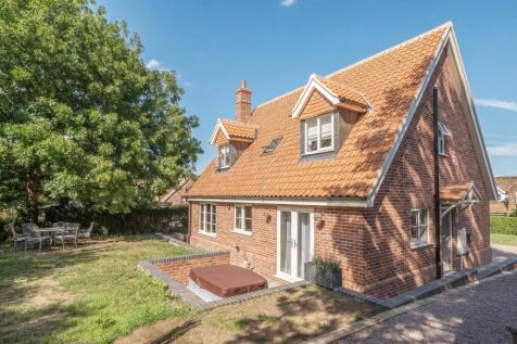 REAR OF THE PROPERTY.jpg