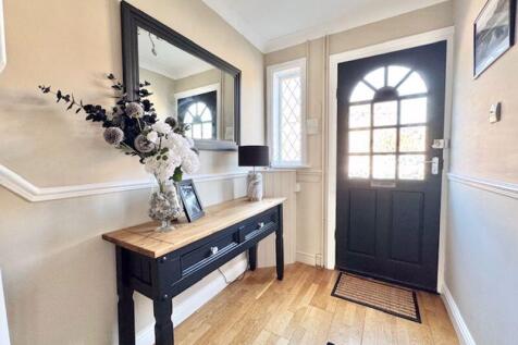 Entrance hall view 2