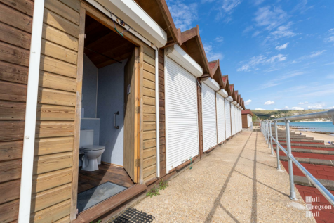 beach hut 6.png