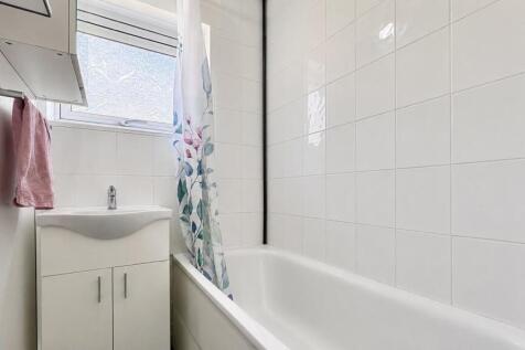 Pennyfields, E14 for Sale by Barrain London Estate
