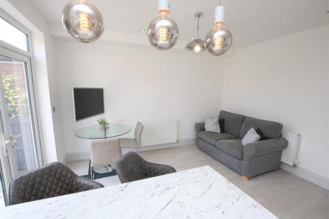 OPEN PLAN LIVING/ DINING/ KITCHEN