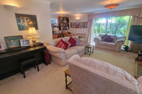 Sitting Room / Dining Room