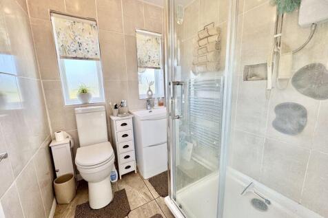 Apartment shower room