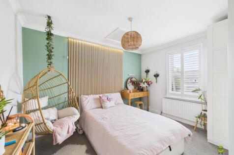 CAM02615G0-PR0125-STILL004