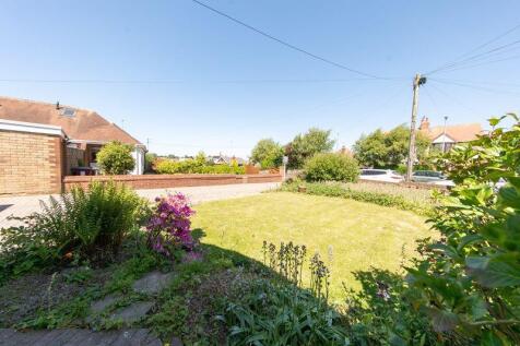 Front garden and driveway